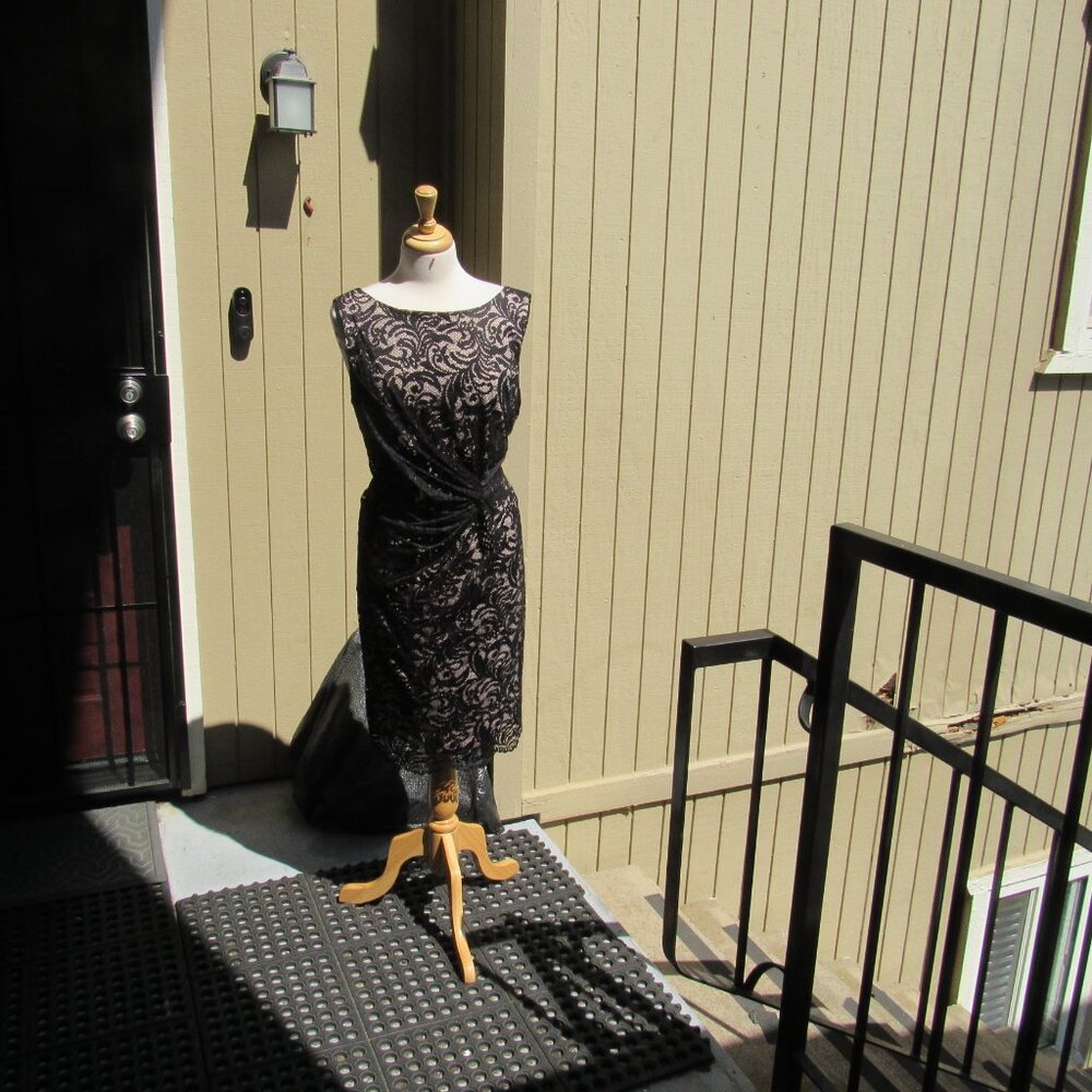 #175  NEW WOMEN'S BLACK LACE DRESS BY CALVIN KLEIN  (SIZE 16W)